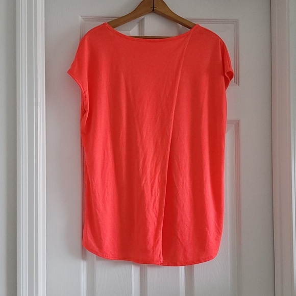 Coral Flowy Tee with Open Back - Picture 3 of 4